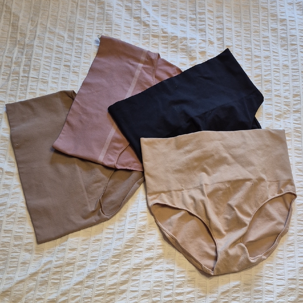 SPANX Seamless Shaping Underwear, Lot Of 4, Size M.